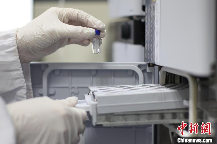 毛发检测是常用的检测方法。 泱波 摄 毛发检测是常用的检测方法。 泱波 摄