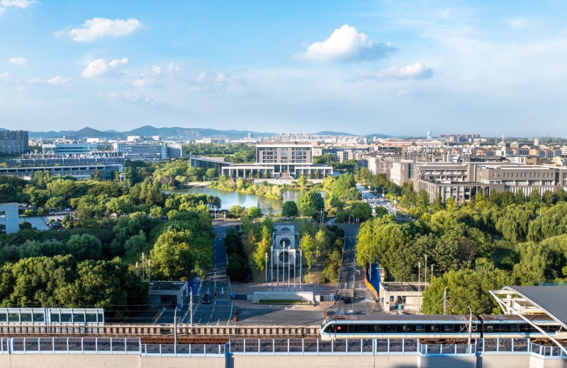 我校举行89周年校庆主题升国旗仪式暨“国旗下的公开课”第四十四次集体课程