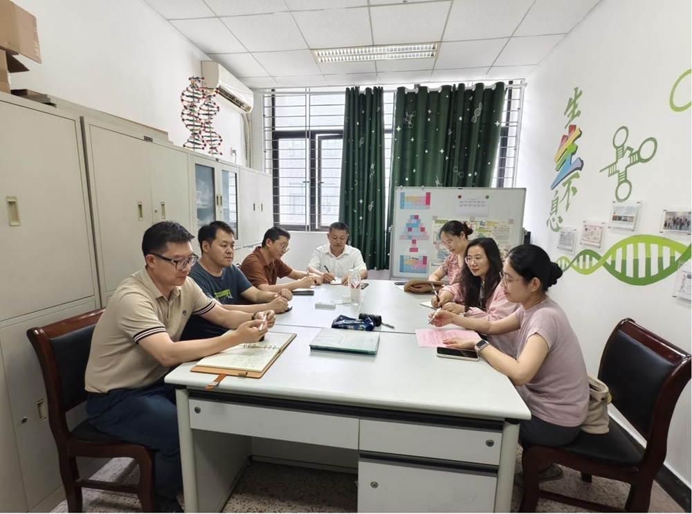 ������ҩ���Ҽ�ʵ���ѧʾ�����ĵ�֧��ȫ�嵳Ա���뽻���������涨����ѧϰ�ĵ�